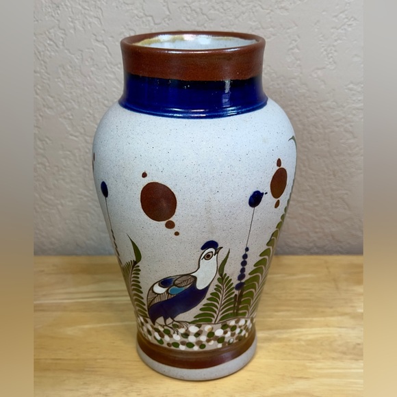 Tonala Mexican Pottery Vase Hand Painted Quail Butterfly Signed Mateos 8.75” - Picture 12 of 16